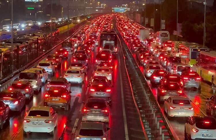 Dünyada birinci! İstanbul trafiği New York’u solladı 1 Dünyada birinci! İstanbul trafiği New York’u solladı
