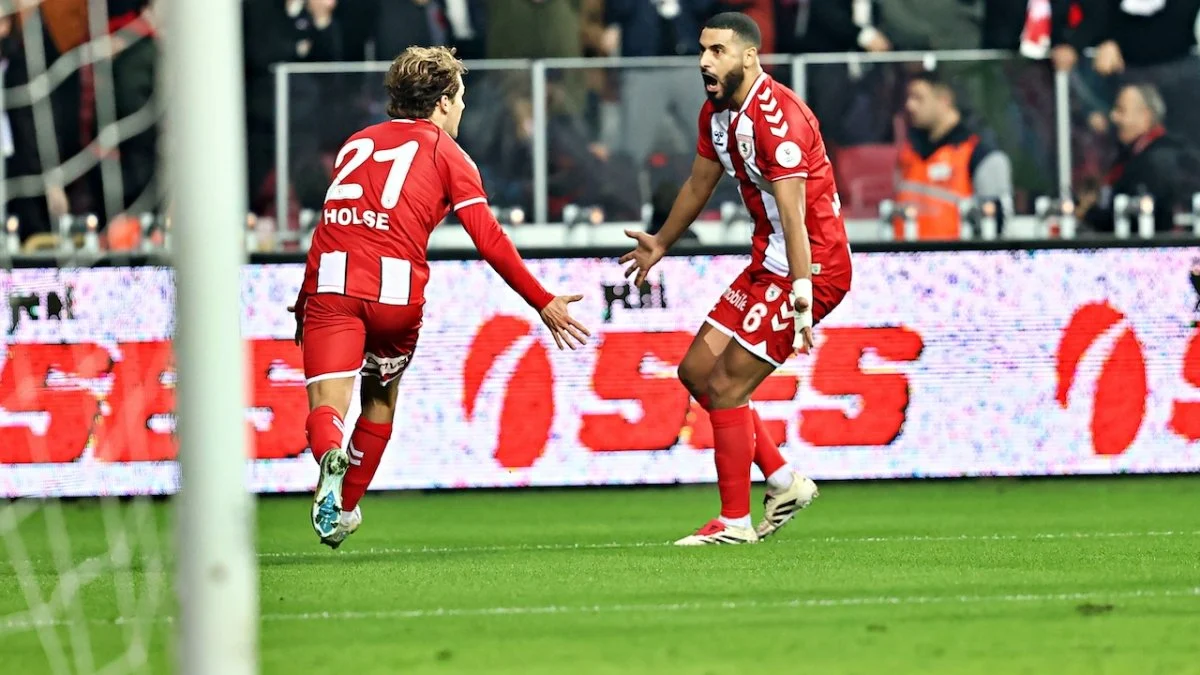 Karadeniz derbisini ev sahibi kazandı; Samsunspor: 2 / Trabzonspor: 1 2 Karadeniz derbisini ev sahibi kazandı; Samsunspor: 2 / Trabzonspor: 1