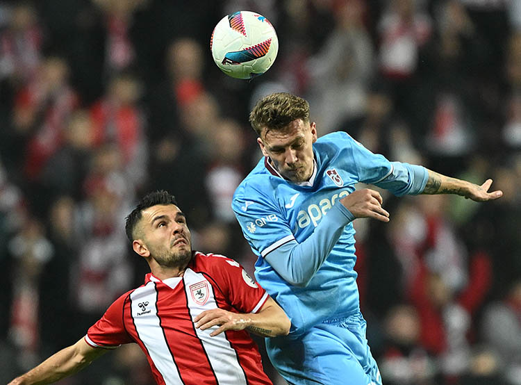 Karadeniz derbisini ev sahibi kazandı; Samsunspor: 2 / Trabzonspor: 1 4 Karadeniz derbisini ev sahibi kazandı; Samsunspor: 2 / Trabzonspor: 1