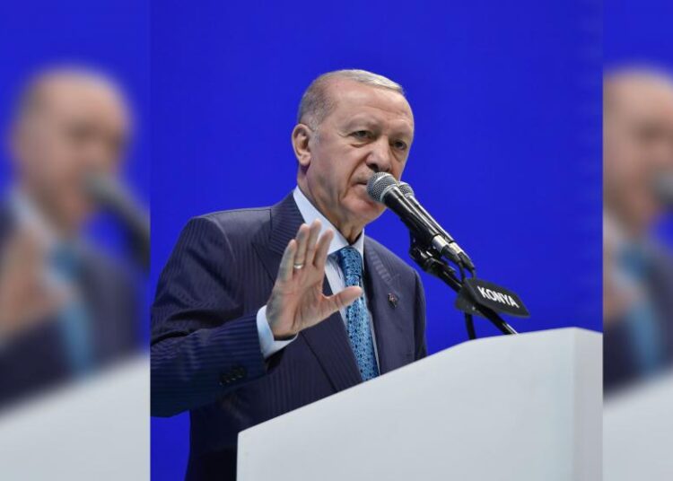 Beşiktaş Belediyesi ile ilgili konuşan Erdoğan ne demek istedi? “Daha turpların büyüğü heybede!” 1 Beşiktaş Belediyesi ile ilgili konuşan Erdoğan ne demek istedi? “Daha turpların büyüğü heybede!”