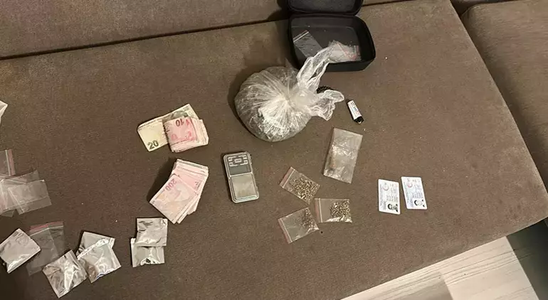 Taksici panik butonuna bastı, 6 kişi uyuşturucuyla yakalandı