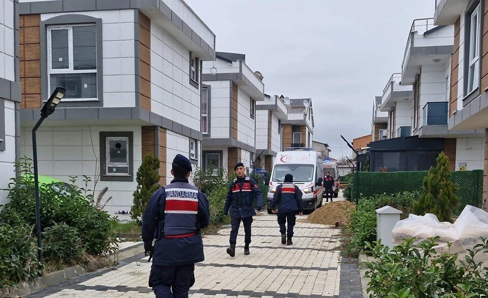Villada dehşet: Eşini ve 8 yaşındaki kızını öldürüp intihara kalkıştı