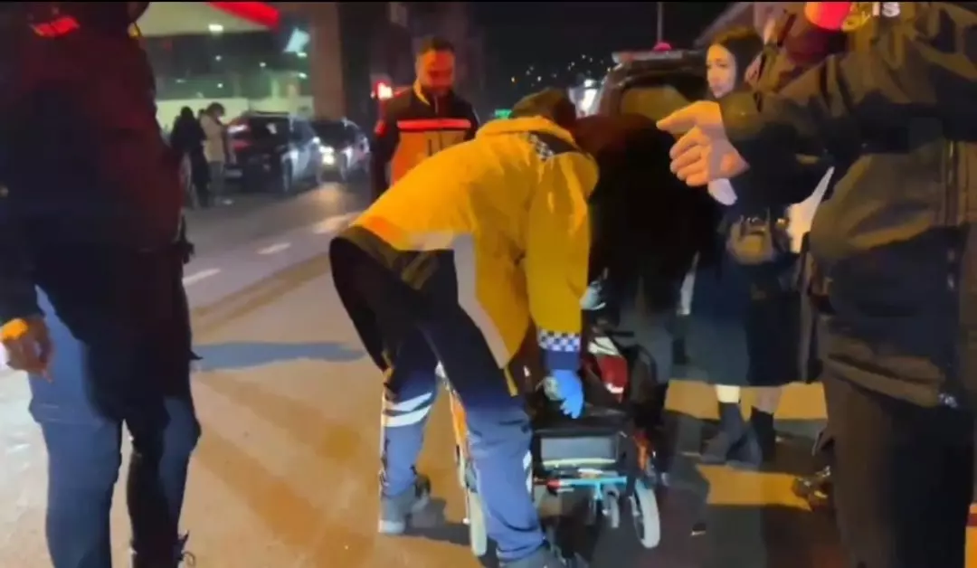 Sarıyer'de kaçak parti yapılan yalıya polisten baskın: 400 öğrenci çıktı! 4 Sarıyer'de kaçak parti yapılan yalıya polisten baskın: 400 öğrenci çıktı!