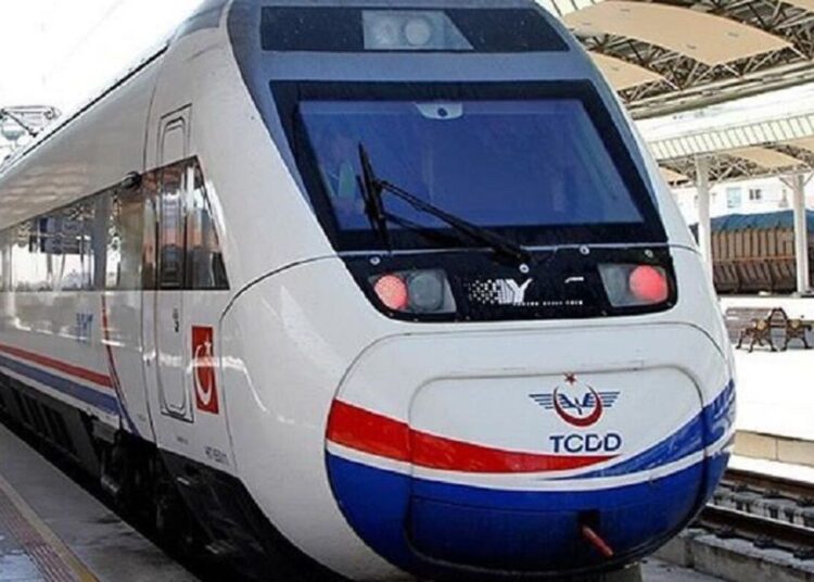 TCDD'den Ankara-İstanbul arasına ek YHT seferi 1 YHT ile yolcu gitse de gitmese de CLK kazanmaya devam ediyor