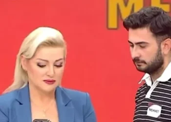 Zahide Yetiş, bir kadının cinsel ilişki görüntülerini izletip 'sizin karınız' mı diye sordu! 8 Zahide Yetiş, bir kadının cinsel ilişki görüntülerini izletip ‘sizin karınız’ mı diye sordu!