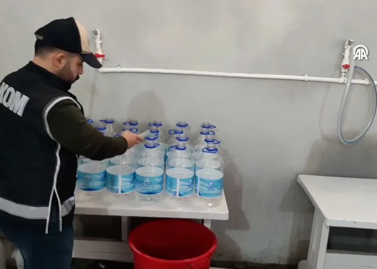 Tüm Türkiye'ye satmış; sahte zemzemciden akıl almaz itiraf! 1 Tüm Türkiye’ye satmış; sahte zemzemciden akıl almaz itiraf!