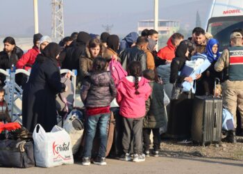 Esad sonrası ülkelerine dönen Suriyeliler, Türkiye’ye geri gelmek istiyor
