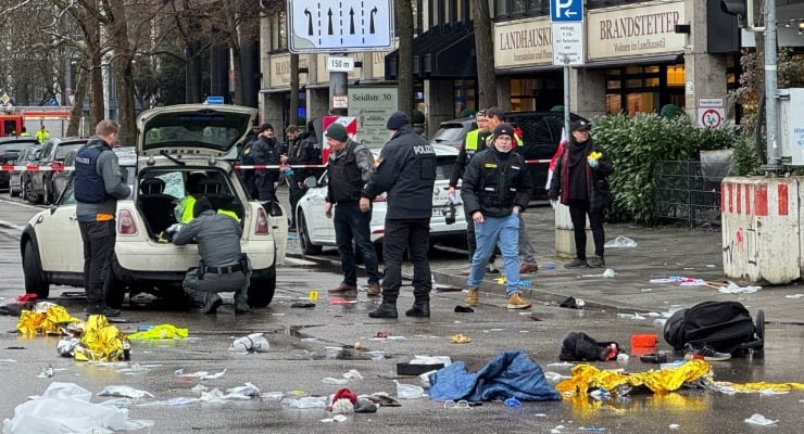 Almanya'da seçim öncesi bir 'saldırı' daha: Münih'te bir araç kalabalığın içine daldı 1 Almanya’da seçim öncesi bir ‘saldırı’ daha: Münih’te bir araç kalabalığın içine daldı