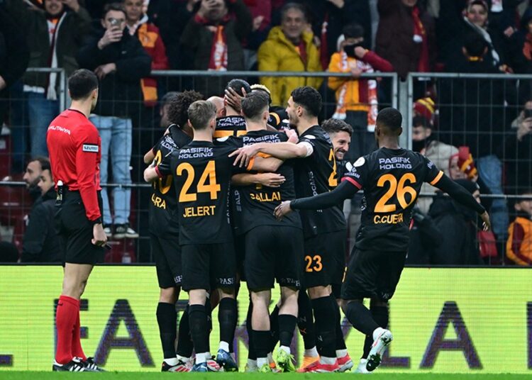 Adana Demirspor sahadan çekildi, Galatasaray maçı yarıda kaldı 1 Adana Demirspor sahadan çekildi, Galatasaray maçı yarıda kaldı