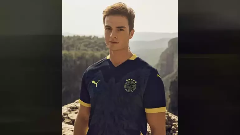 Fenerbahçe, yeni ve özel formasını tanıttı 2 Fenerbahçe, yeni ve özel formasını tanıttı