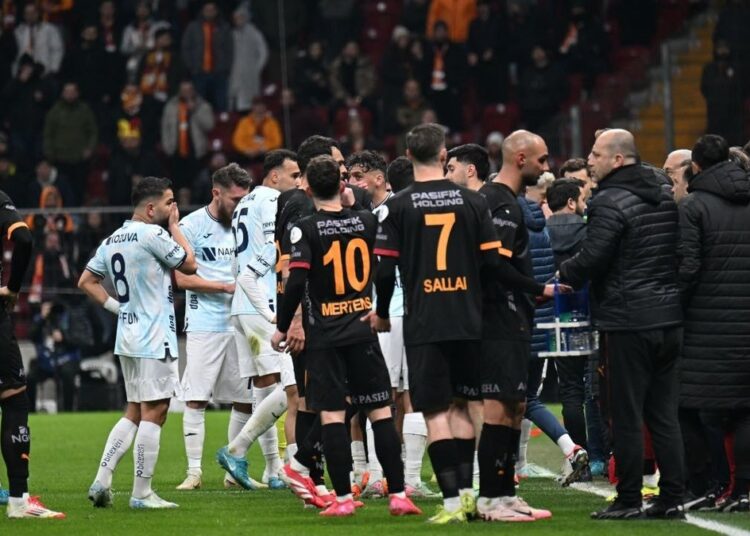 Sahadan çekilen takımlar için cezalar ağırlaştırıldı