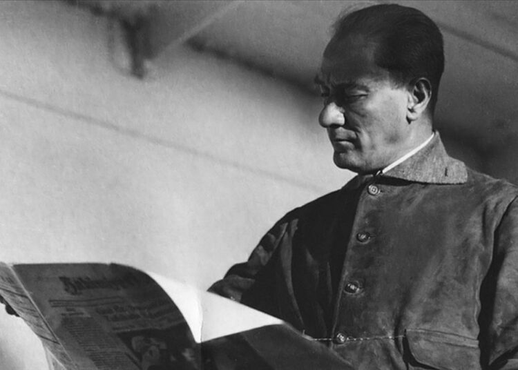 MİT, gizli belgeyi paylaştı: Atatürk, kadın gazetecinin 'casus' olduğunu düşünmüş 1 MİT, gizli belgeyi paylaştı: Atatürk, kadın gazetecinin ‘casus’ olduğunu düşünmüş