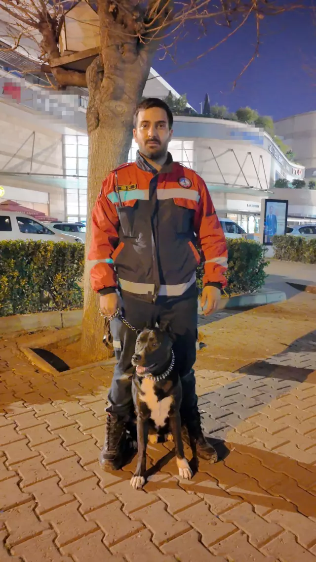 Kuyumcudan 3 kilo altın çalan hırsız iki gündür AVM içinde aranıyor