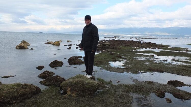 Balıkesir'de deniz çekildi, 2 bin 500 yıllık antik liman ortaya çıktı 1 Balıkesir’de deniz çekildi, 2 bin 500 yıllık antik liman ortaya çıktı