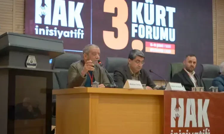 Diyarbakır'da yeni süreçle ilgili düzenlenen iki farklı konferansta neler oldu? 1 Diyarbakır’da yeni süreçle ilgili düzenlenen iki farklı konferansta neler oldu?