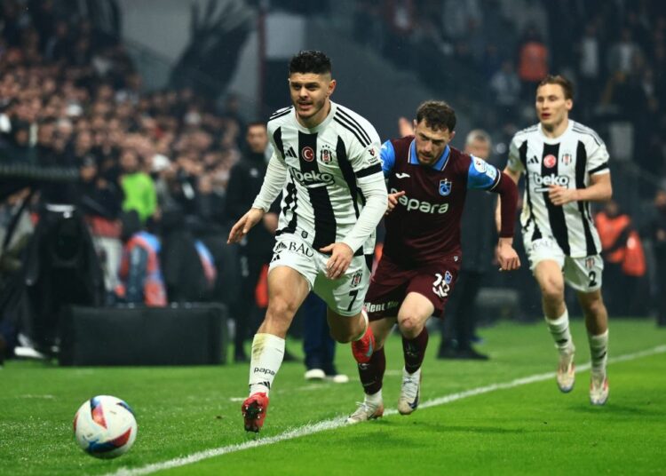 Beşiktaş, derbide Trabzonspor'u 2-1 mağlup etti 1 Beşiktaş, derbide Trabzonspor’u 2-1 mağlup etti