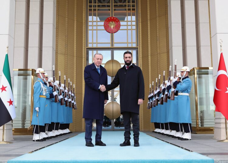Colani, Erdoğan'ın gönderdiği uçakla Ankara'ya geldi, resmi törenle karşılandı 1 Colani, Erdoğan’ın gönderdiği uçakla Ankara’ya geldi, resmi törenle karşılandı