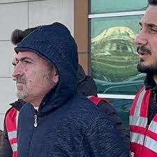 Katil babanın yüzünde kızının tırnak izleri