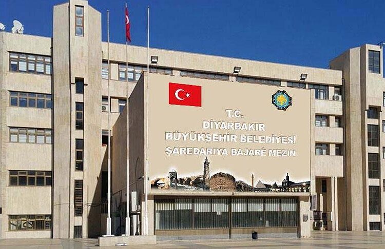 Kayyum, müteahhitten aldığı bağış parasını AK Parti İl Başkanlığı’na teslim etmiş 1 Kayyum, müteahhitten aldığı bağış parasını AK Parti İl Başkanlığı’na teslim etmiş
