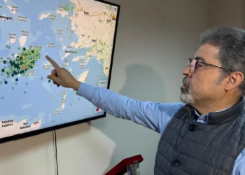 Ege Denizi bir kez daha 5 büyüklüğünde depremle sarsıldı
