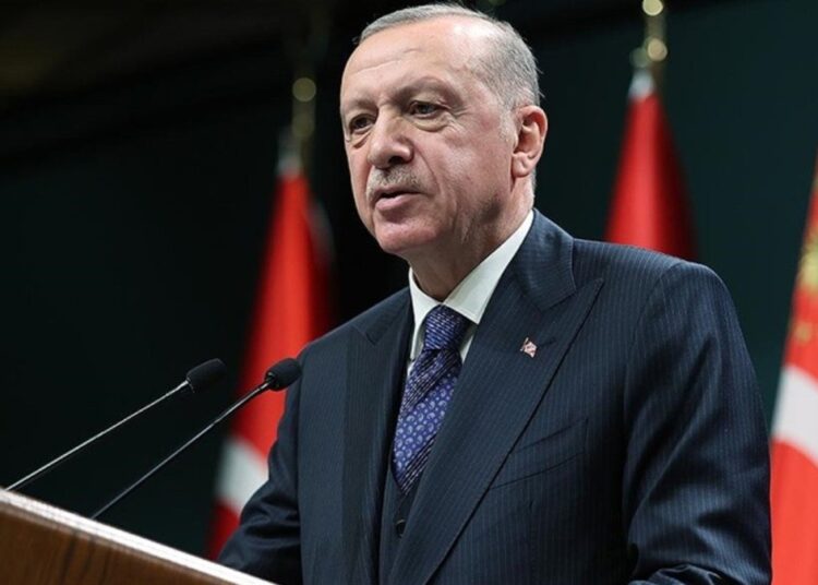 Erdoğan’ın yeni anayasa için görevlendirdiği 10 isim belli oldu 1 Erdoğan: Dünya bir imtihan yeridir, ekonomik zorluklar gelip geçer