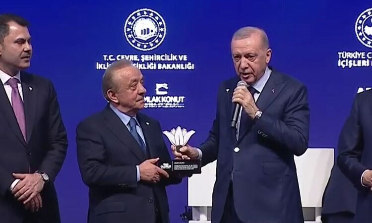 11,8 milyar TL’lik Kastamonu-Çankırı yolu ihalesini Cengiz İnşaat aldı 1 Cumhurbaşkanı Erdoğan, deprem anmasında Cengiz, Kalyon, Limak’a plaket verdi