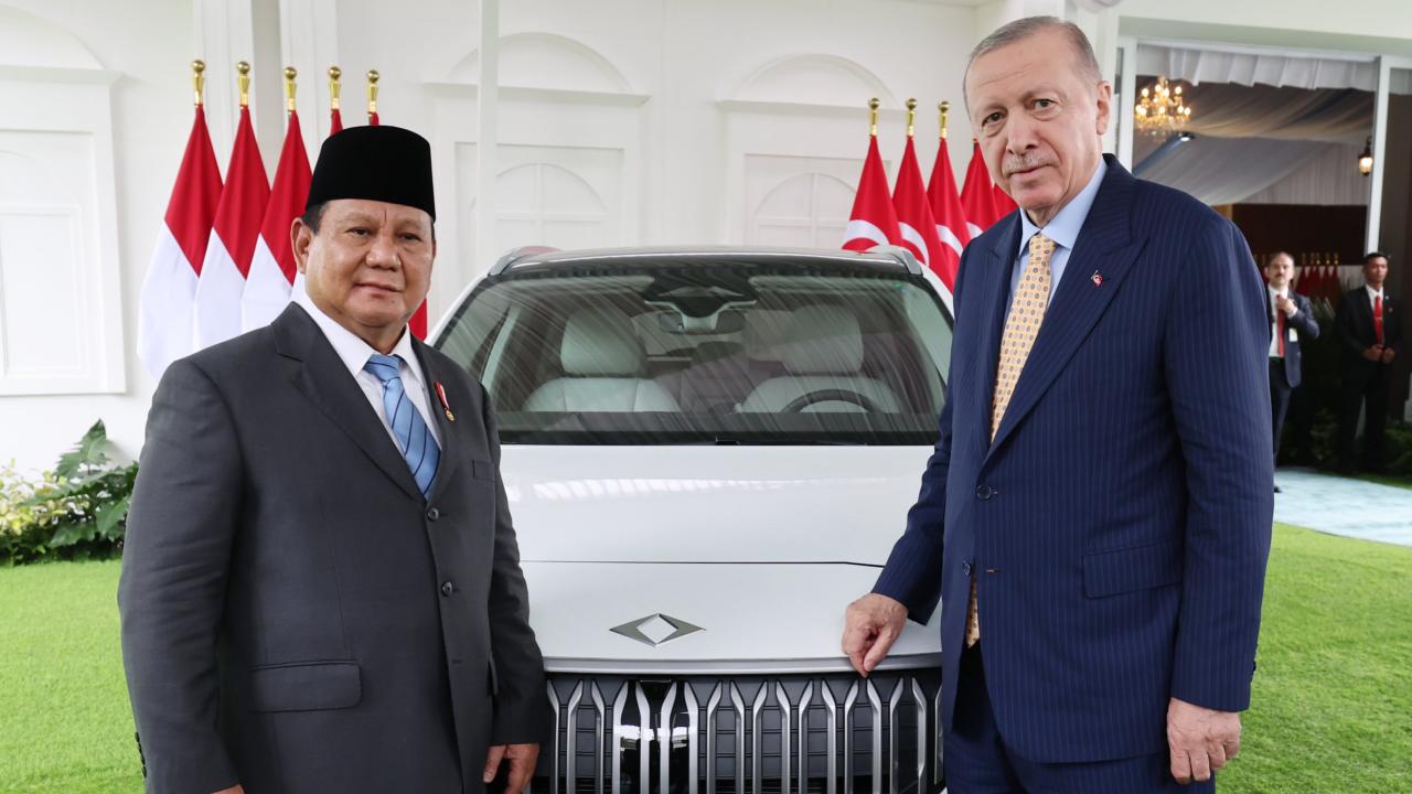 Erdoğan’dan Endonezya Cumhurbaşkanı’na da TOGG hediyesi