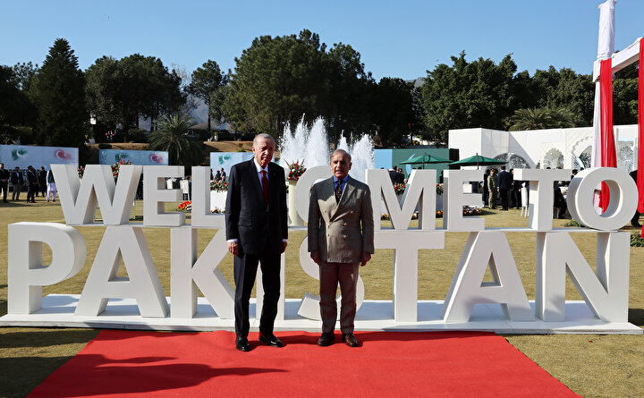 Ne TOGG ne Mercedes: Erdoğan Pakistan'da yemeğe faytonla gitti