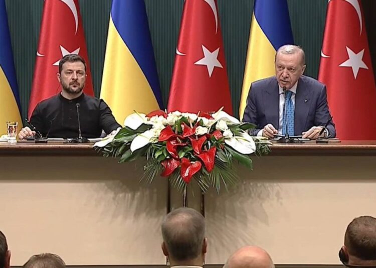 Erdoğan, Zelenski ile 'barış görüşmelerini' görüştü: 'Türkiye ideal ev sahibi olur' 1 Erdoğan, Zelenski ile ‘barış görüşmelerini’ görüştü: ‘Türkiye ideal ev sahibi olur’