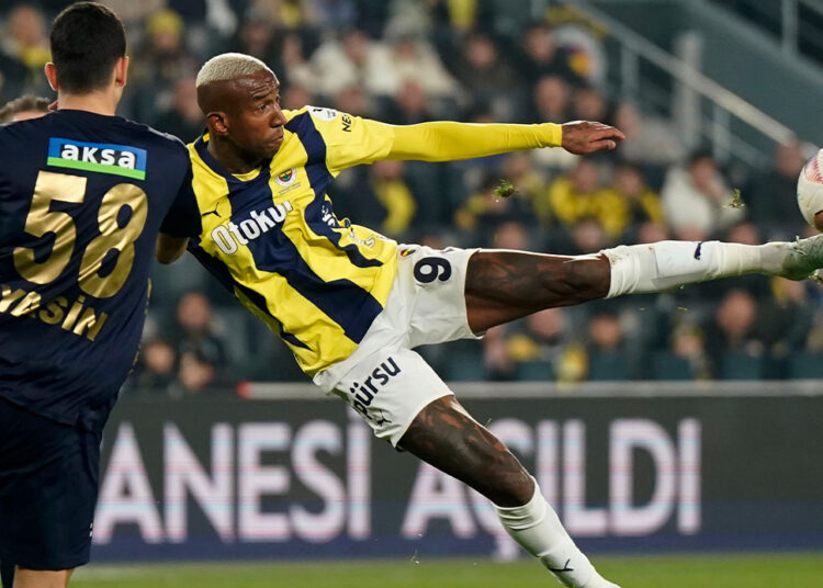 Kasımpaşa’yı 3-1 yenen Fenerbahçe, derbiye moral avantajıyla çıkıyor 1 Kasımpaşa’yı 3-1 yenen Fenerbahçe, derbiye moral avantajıyla çıkıyor