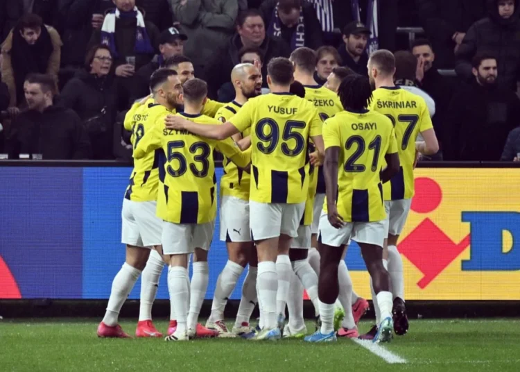 Avrupa yolu açık: Anderlecht'i konuk eden Fenerbahçe’ye 2-2 beraberlik yetti 1 Avrupa yolu açık: Anderlecht’i konuk eden Fenerbahçe’ye 2-2 beraberlik yetti