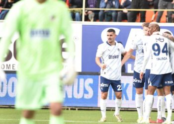 Fenerbahçe, Alanya deplasmanında 2 golle kazandı