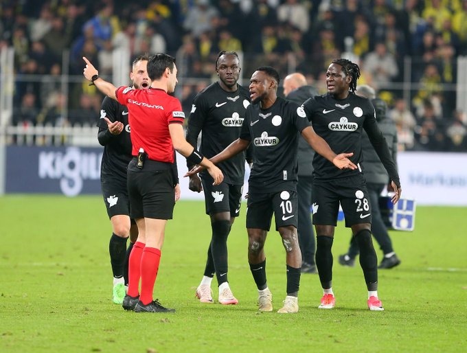 Safa Kar yazdı I Fenerbahçe ‘hakem kararıyla’ kazandı! 1 Safa Kar yazdı I Fenerbahçe ‘hakem kararıyla’ kazandı!