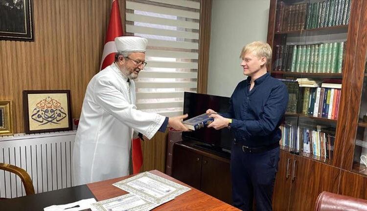 Türk kadınla evlenen Finlandiyalı, Müslüman olup ismini Alp Arslan yaptı