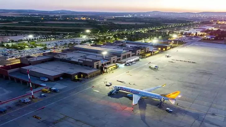 Gaziantep Havalimanı'nda ‘tanımlanamayan cisim’ uçuşları durdurdu