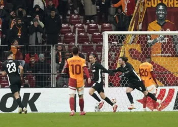 Galatasaray Avrupa’ya veda etti: Aslan’a 2-2 beraberlik yetmedi