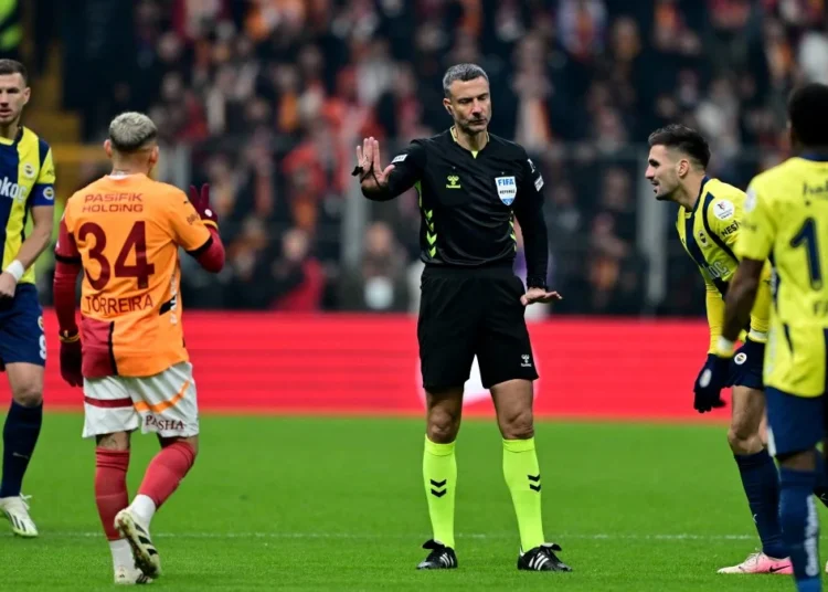 Derbinin sonucu Galatasaray’a yaradı! 6 puan farkla liderliğe devam 1 Derbinin sonucu Galatasaray’a yaradı! 6 puan farkla liderliğe devam