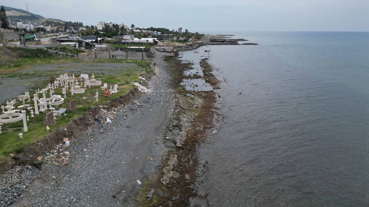 Hatay Arsuz'da deniz 20 metre çekildi