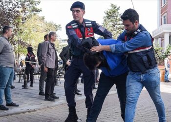 Yenidoğan sanığı doktor, çay bardağı kırığıyla hayatına son vermiş