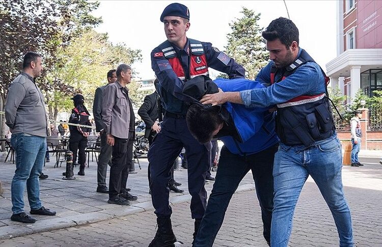 Yenidoğan sanığı doktor, çay bardağı kırığıyla hayatına son vermiş 1 Yenidoğan sanığı doktor, çay bardağı kırığıyla hayatına son vermiş
