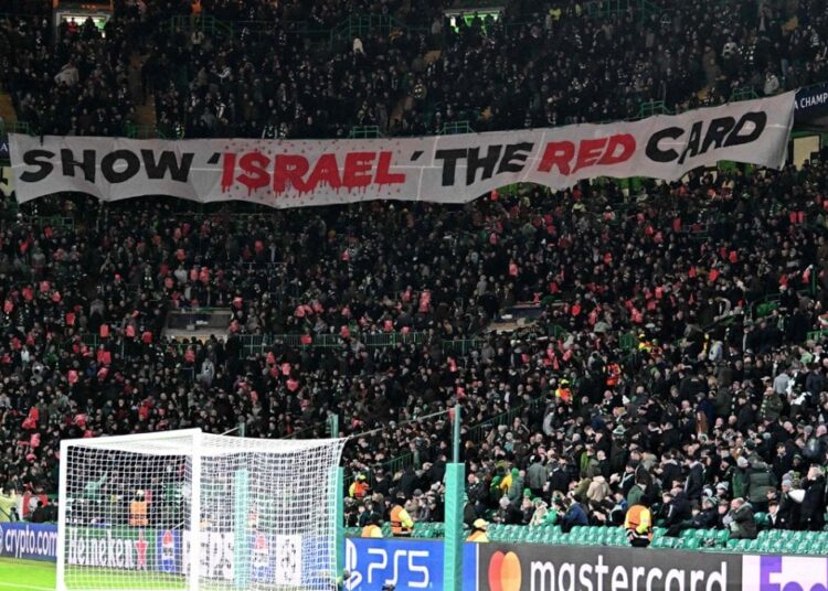Şampiyonlar Ligi maçında Celtic taraftarları İsrail'e 'kırmızı kart' gösterdi 1 Şampiyonlar Ligi maçında Celtic taraftarları İsrail’e ‘kırmızı kart’ gösterdi