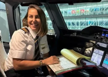 Türk kadın pilot, dünyanın en büyük uçağını uçurdu