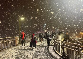 Kar yağışı sürüyor… 20 ilde okullar tatil! Meteorolojiden 16 il için uyarı