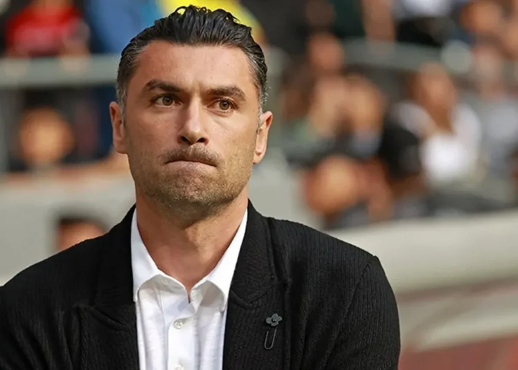 Burak Yılmaz'a ilk maçında kırmızı kart şoku! Fenerbahçe maçında kulübede olmayacak 1 Burak Yılmaz’a ilk maçında kırmızı kart şoku! Fenerbahçe maçında kulübede olmayacak