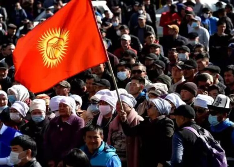 Kırgızistan'da çarşaf, burka ve dinin siyasete alet edilmesi yasaklandı 1 Kırgızistan’da çarşaf, burka ve dinin siyasete alet edilmesi yasaklandı