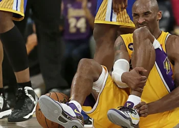 Kobe Bryant’ın ayakkabıları açık artırmada 660 bin dolara satıldı