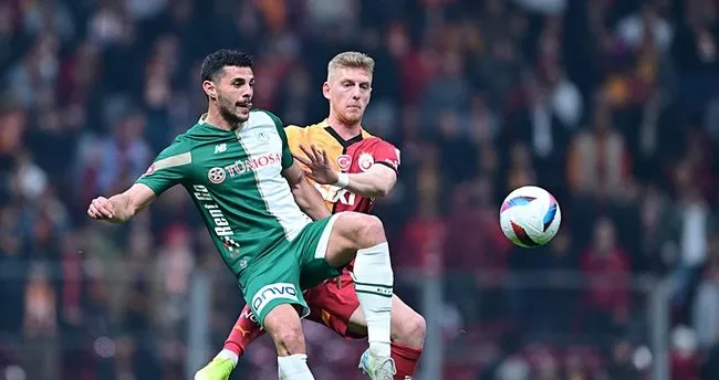 Galatasaray’a çeyrek final yolunu, Başakşehir’den daha az kart görmesi açtı 1 Galatasaray’a çeyrek final yolunu, Başakşehir’den daha az kart görmesi açtı