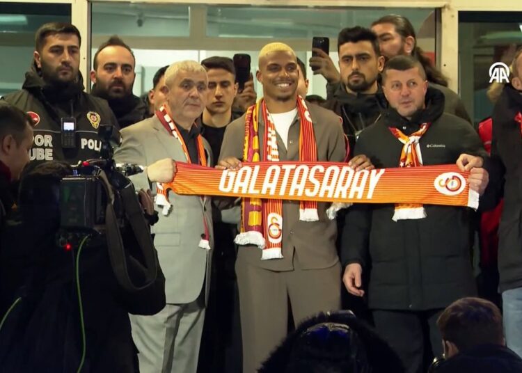 Galatasaray'ın yeni transferi Lemina İstanbul'a geldi 1 Galatasaray’ın yeni transferi Lemina İstanbul’a geldi