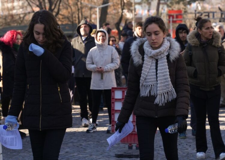 Asker olabilmek için yarışan kızların sayısı erkeklerden 44 bin fazla