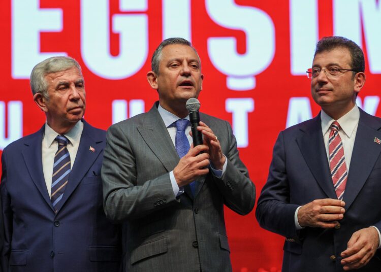 Özgür Özel: İmamoğlu aday olmazsa ben de olmayacağım 1 Aslı Güney yazdı l “İmamoğlu ve Yavaş’ın gölgesinde, CHP’de başkanlık yapmak”